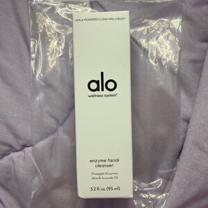 ALO Yoga Enzyme Facial Cleanser — White Box